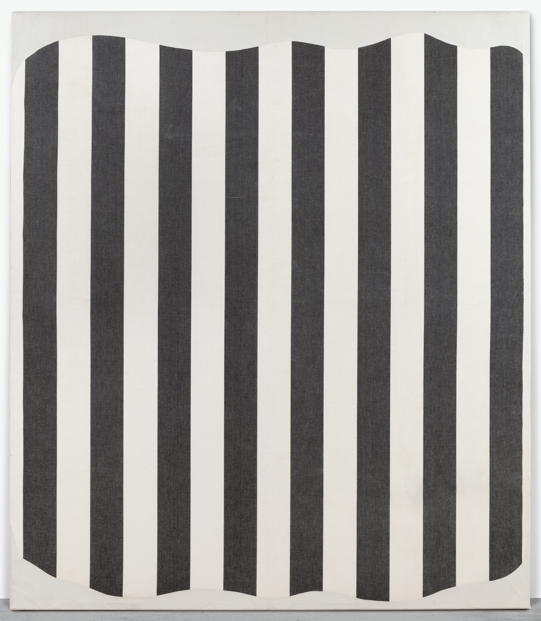 Artwork by Daniel Buren, PEINTURE AUX FORMES VARIABLES, Made of white acrylic paint on fabric with black and white stripes