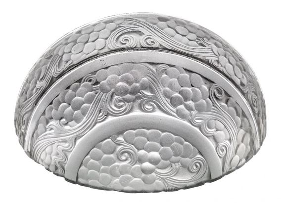 a 'Saint-Vincent' clear and frosted applique No.2025