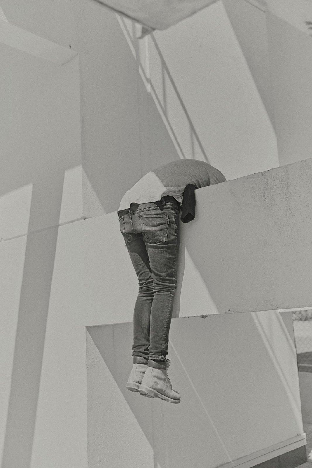 Artwork by Chau-Cuong Lê, The hanging boy, Made of Piezzo print - Matt Fine Art Paper 308gr Hahnemuhle