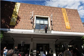 Flag exhibition: Sverre Gullesen: Portal - Kunstnernes Hus