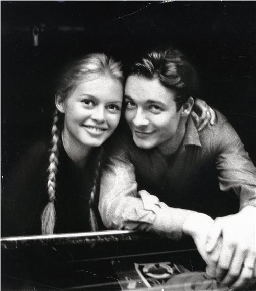 Prenant le train bleu by Russ Melcher