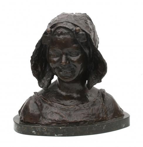 Buste de jeune fille souriant by Alfred Courtens