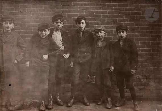 Sweepers in mill by Lewis Hine, 1909