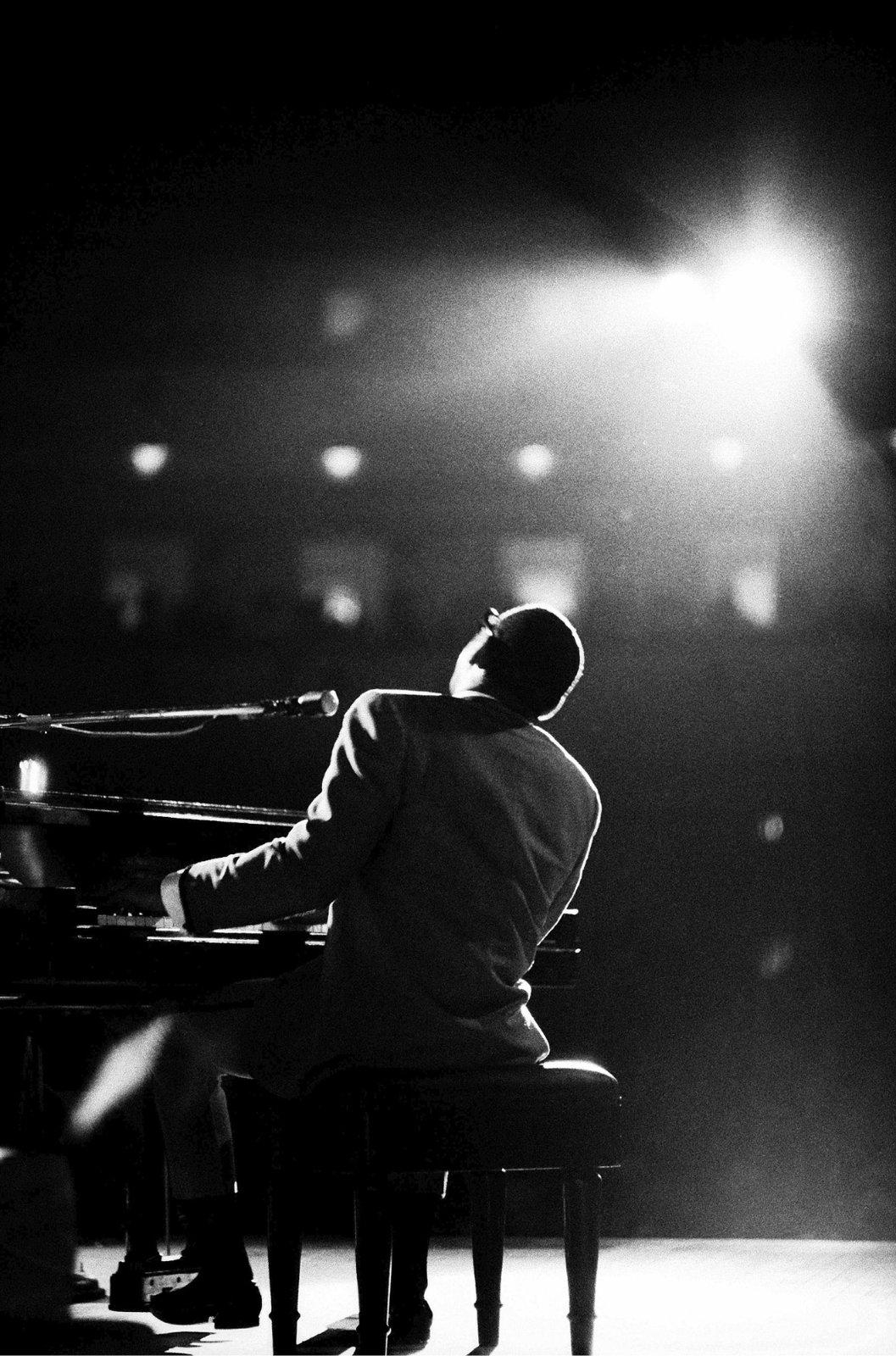 Bill Ray | Ray Charles playing a concert at Carnegie Hall. New York ...