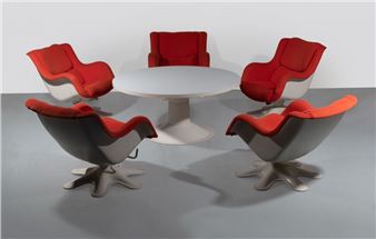 Ensemble de cinq fauteuils mod. Karuselli et leur table basse – - Yrjö Kukkapuro