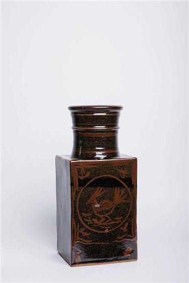 Standing vase - Vincent's Pottery Studio