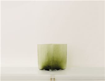 VASE 'RUUTU GREEN 36 ', PIÈCE UNIQUE, COLLECTION 'RUUTU', FABRIQUÉ PAR IITTALA - Ronan Bouroullec