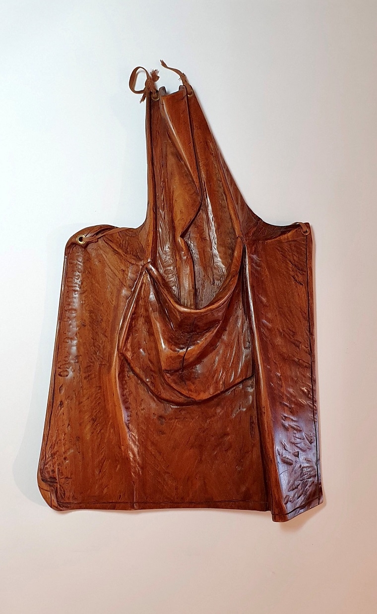 Artwork by Christian Prost, Le tablier, Made of Wood sculpture