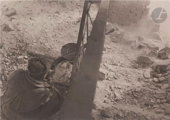 Mitrailleur soviétique armé du fusil-mitrailleur DP-27 by Georgi Zelma