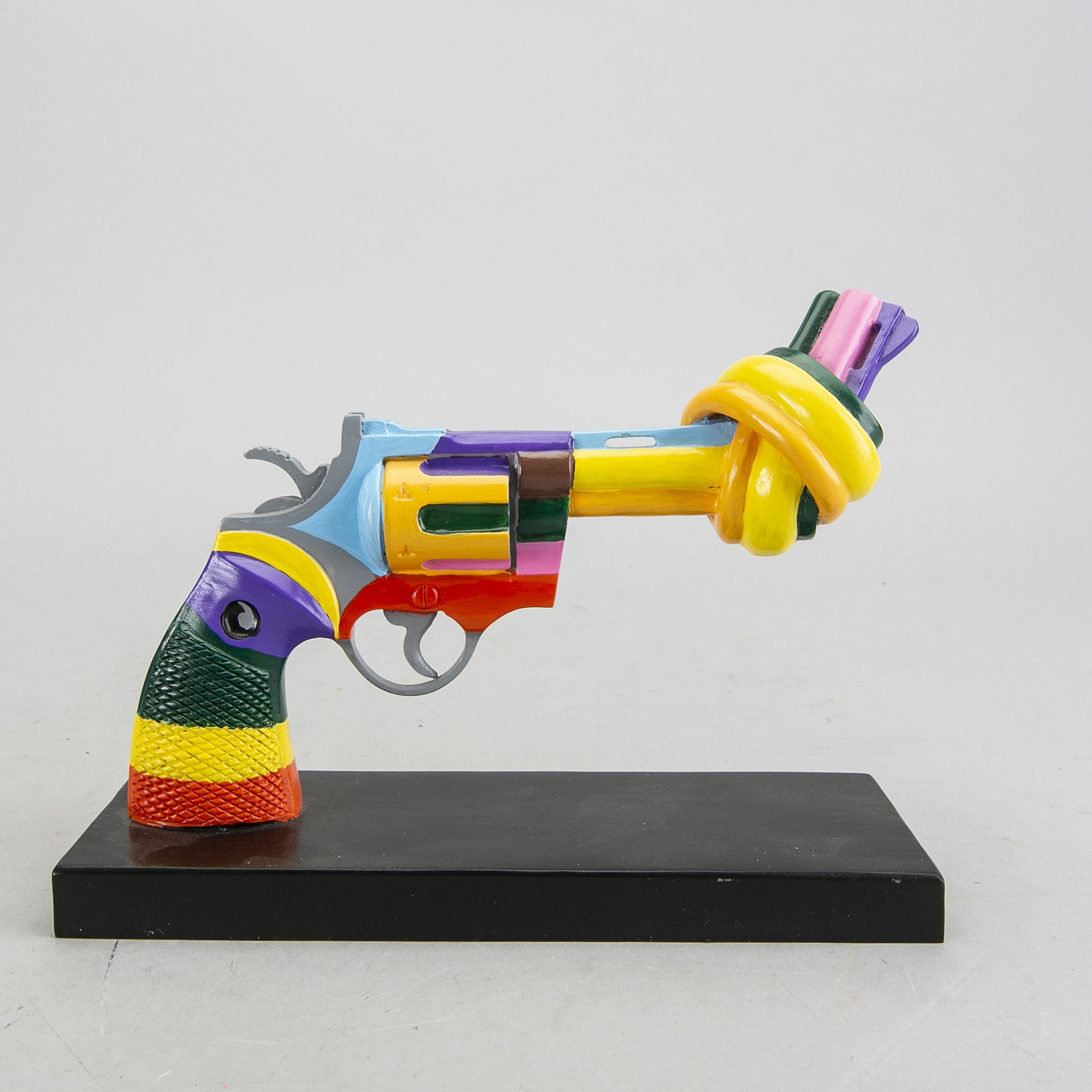 Artwork by Carl Fredrik Reuterswärd, Play for Peace