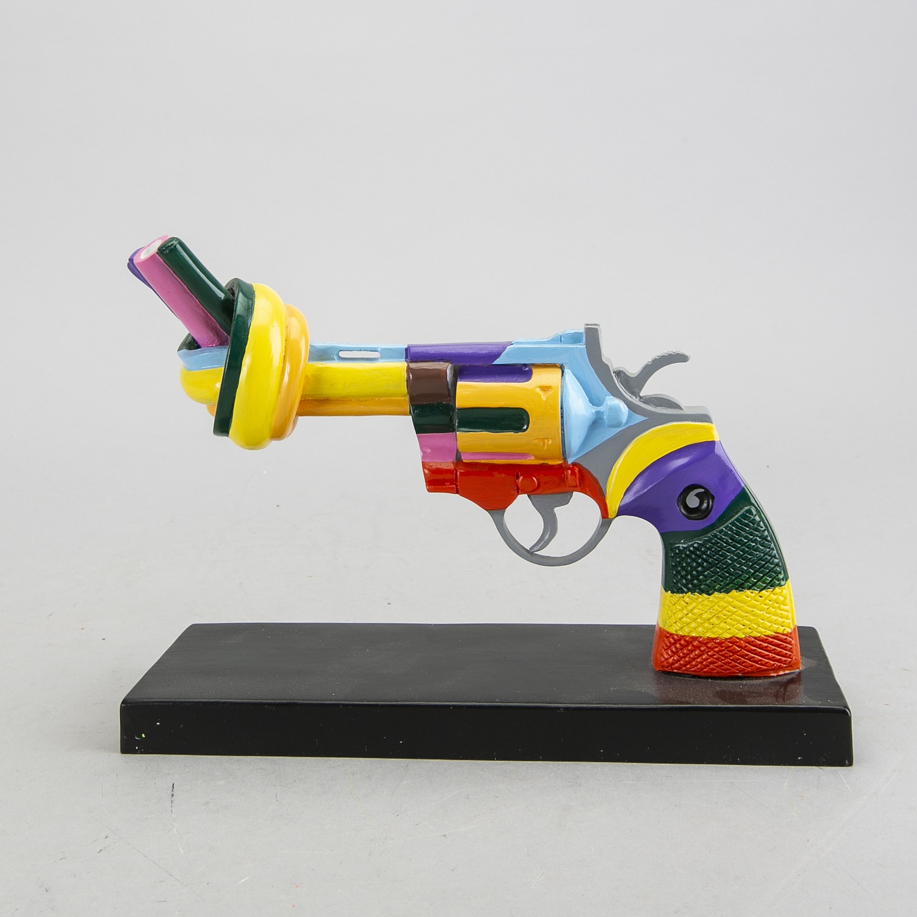 Artwork by Carl Fredrik Reuterswärd, Play for Peace