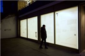 Street Viewing Exhibitions Provide Creative Comfort for Art-Starved Londoners