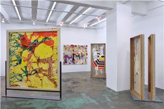 Dona Nelson Stands Alone