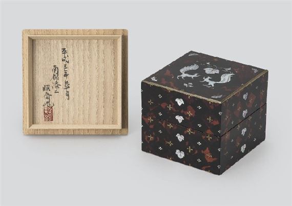 Box with design of grape and squirrel in tortoiseshell and Mother-of-Pearl inlay by Shosai Kitamura, 1991