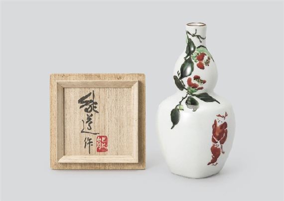Gourd-shaped sake decanter depicting camellia and figure in overglaze enamel by Yoshimichi Fujimoto