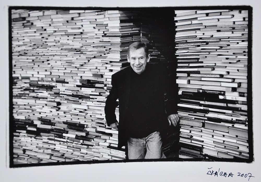 Artwork by Oldřich Škácha, Václav Havel among books in DOX, Made of photo