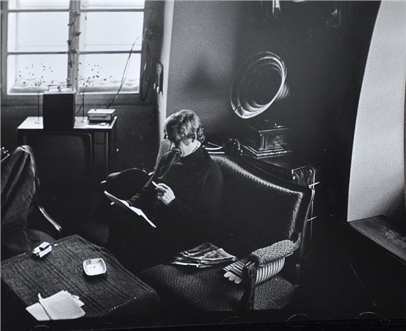 Václav Havel draws up an open letter to Husák