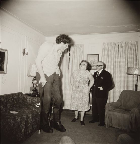 'A Jewish giant at home with his parents in the Bronx, N.Y.' by Diane Arbus, 1970