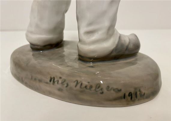 Niels Nielsen | A porcelain figure in shape of a bricklayer (1786 ...