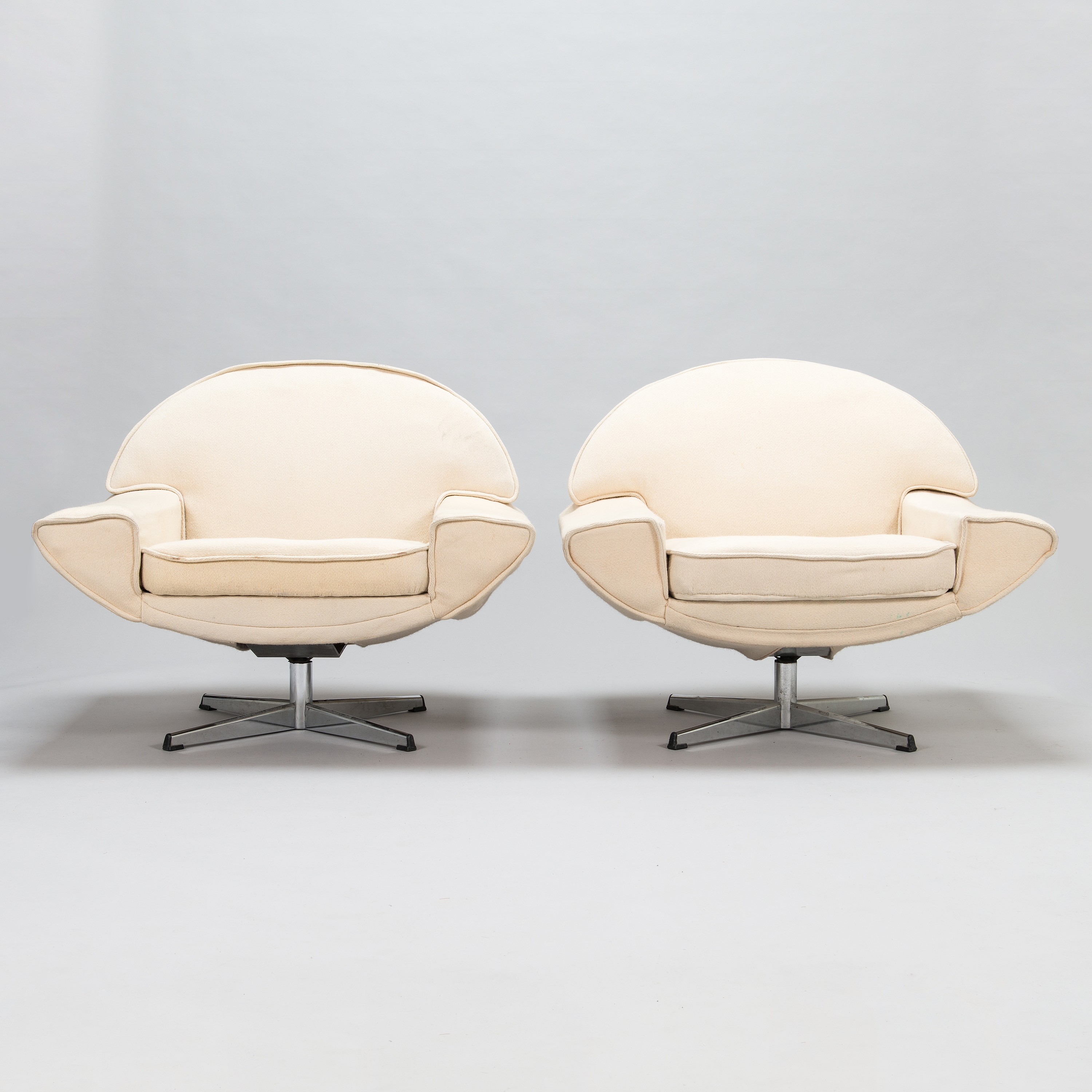 Artwork by Johannes Andersen, Three-piece 1960's/70's 'Capri' sofa suite for Trensum Möbelfabrik, Made of metal