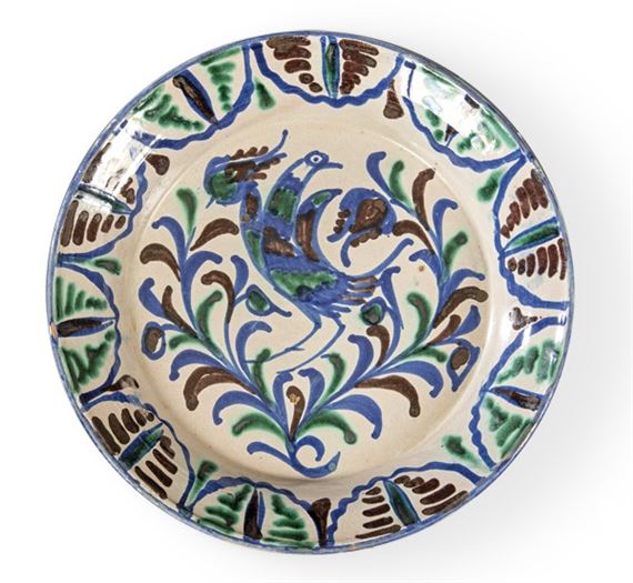 Fajalauza ceramic fountain glazed in white, cobalt blue, green and brown, with a chain border and a central drawing of a bird surrounded by flowers and leaves - Granadan School, 19th Century