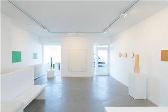 Between White & Color - Geukens & De Vil, Knokke