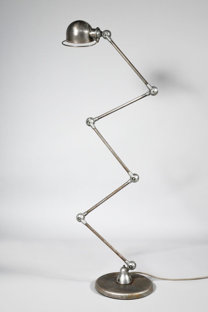 Artwork by Jean-Louis Domecq, Dit JIELDE " Loft Zigzag " Industrial floor lamp, Made of articulated arms resting on a ballasted circular base, the interior hemispherical bulb cover is white lacquered