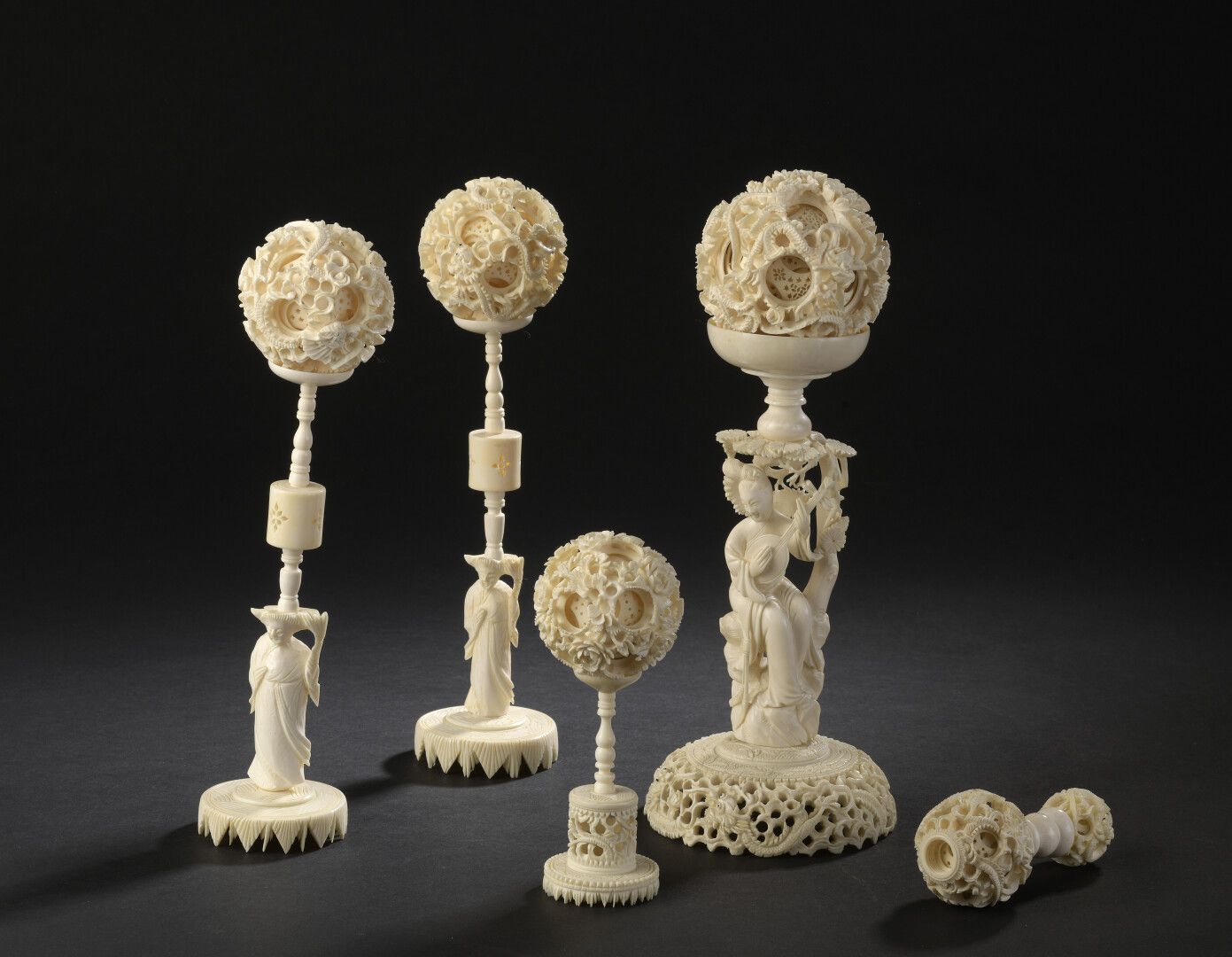 Chinese School, 20th Century | Grande boule de Canton | MutualArt