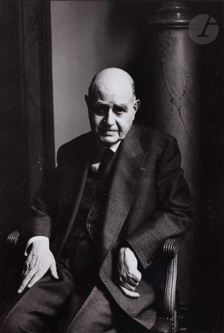 Artwork by Martine Franck, Albert Cohen lorsqu’il reçoit le prix Goncourt pour Belle du Seigneur à Paris, Made of Vintage silver print