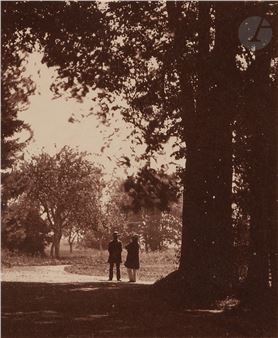 Deux personnages sur une allée boisée - Frank Chauvassaignes