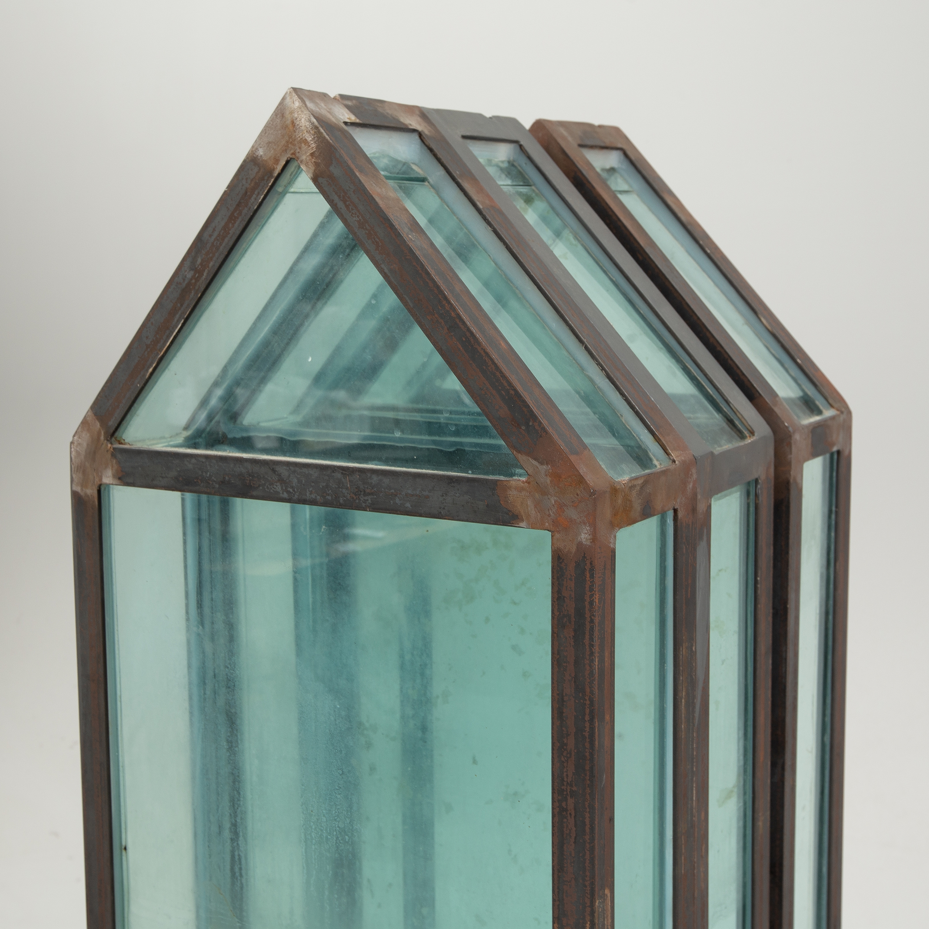 Artwork by Karin Lind, Jag, Made of steel and glass