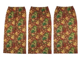 Trois paires de rideaux en toile de coton imprimée à décor de feuilles d'automne polychromes sur fond brun. Porte la mention "Paule Marrot". - Paule Marrot