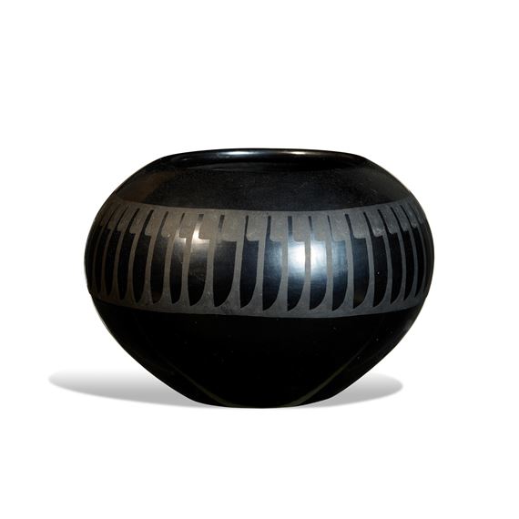 Blackware jar by Maria Montoya Martinez, Santana Roybal Martinez