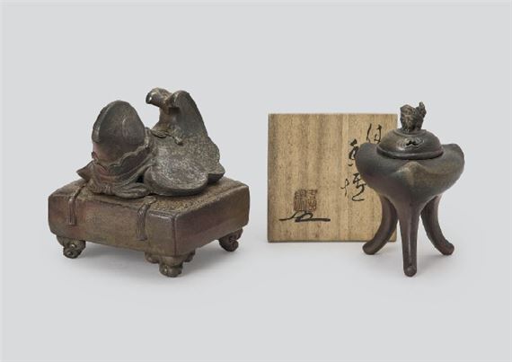Inbe incense burner with design of helmet - Shunkai Nishimura