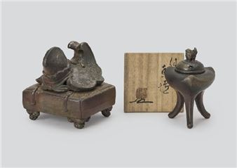 Inbe incense burner with design of helmet - Shunkai Nishimura