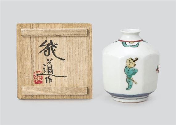 Sake decanter in overglaze enamel