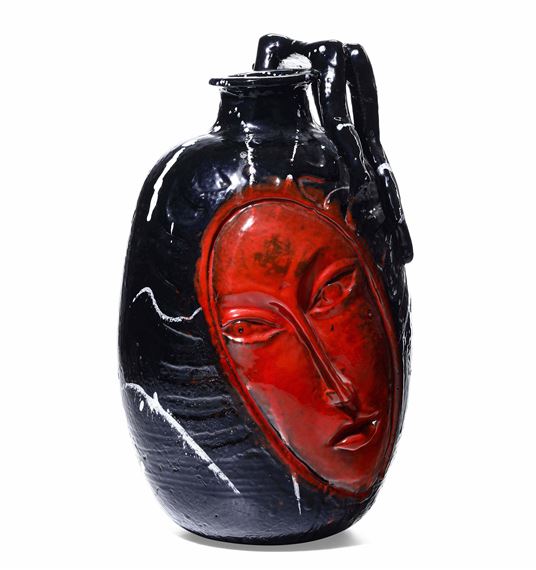 Vaso in maiolica policroma con volto muliebre sul fronte ed ansa antropomorfa by Alberto Mingotti, 1990 ca