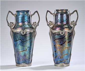 A pair of vases with tin alloy mount - Wilhelm Kralik Söhne