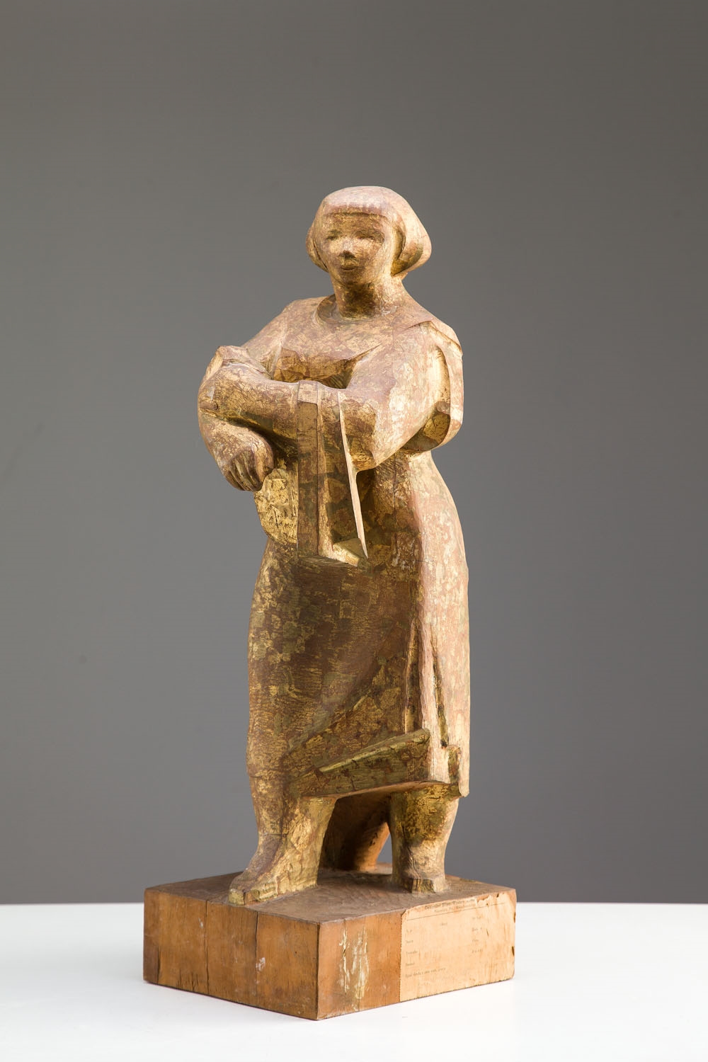 Artwork by Jozef Gazy, Krocząca kobieta z dzbanem, Made of wood