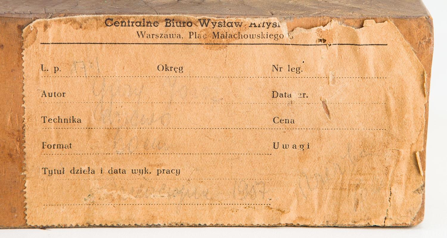 Artwork by Jozef Gazy, Krocząca kobieta z dzbanem, Made of wood