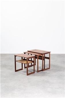 Suite de trois tables gigognes. - Illum Wikkelso