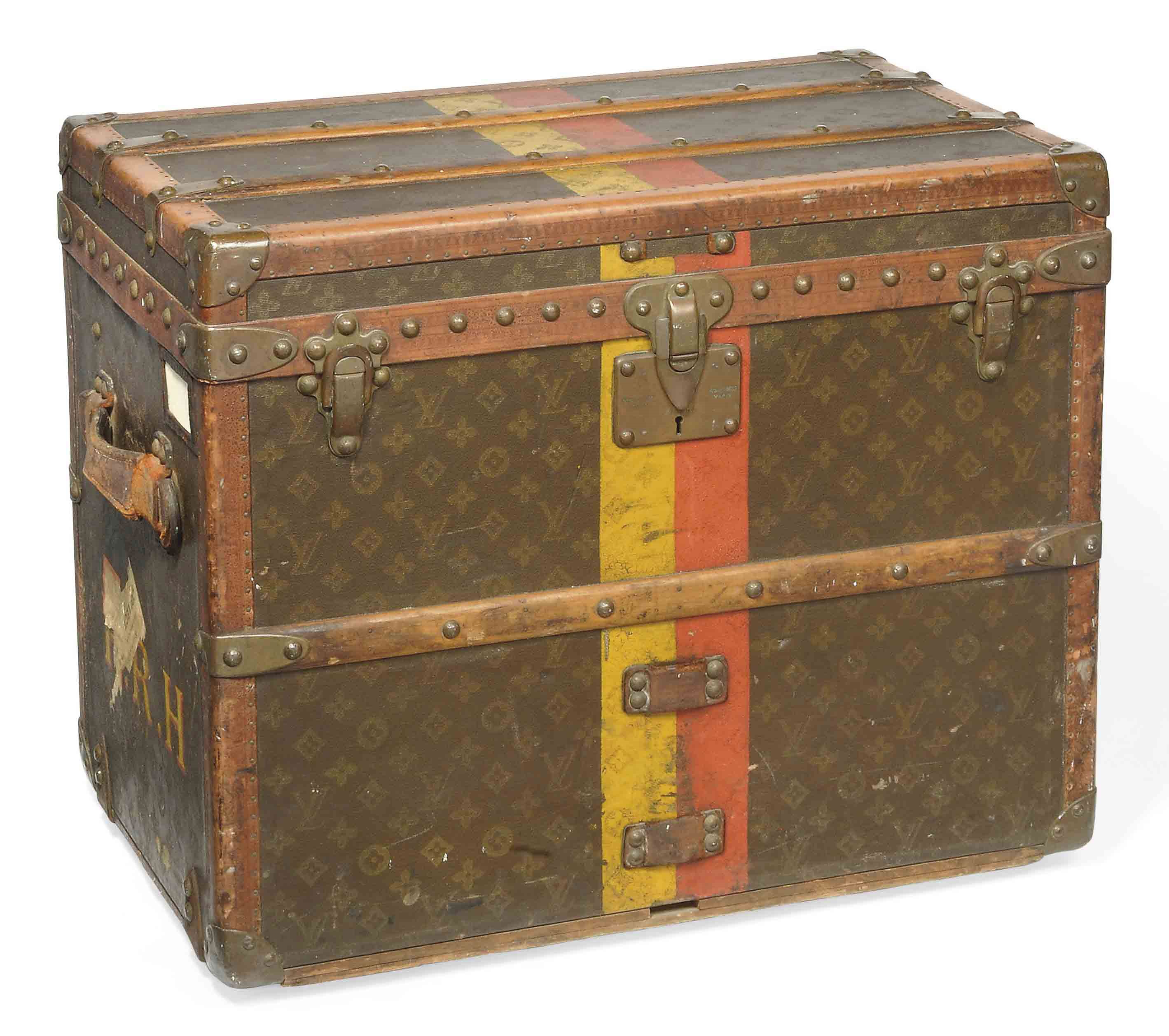 Louis Vuitton, Juego de neceser, maleta y funda de viaje (Circa 1900)