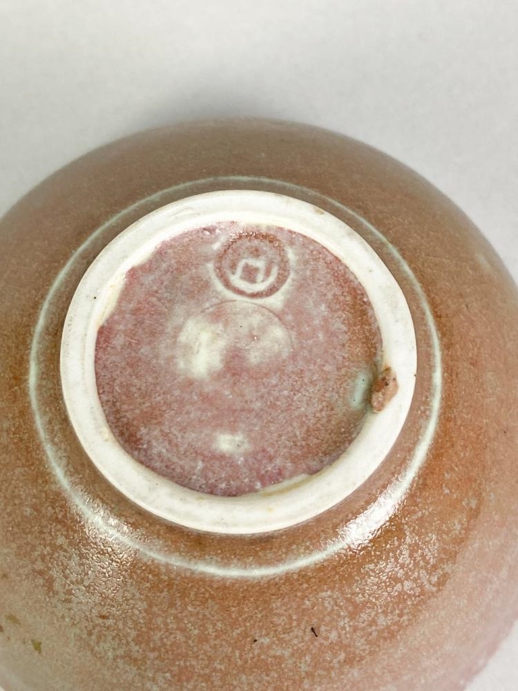 Gwyn Hanssen Pigott | a small porcelain box and cover (1960s) | MutualArt
