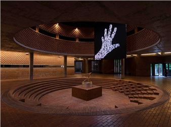 A Supermarket of Images Tracks the ‘Iconomy’ of Online Pictures