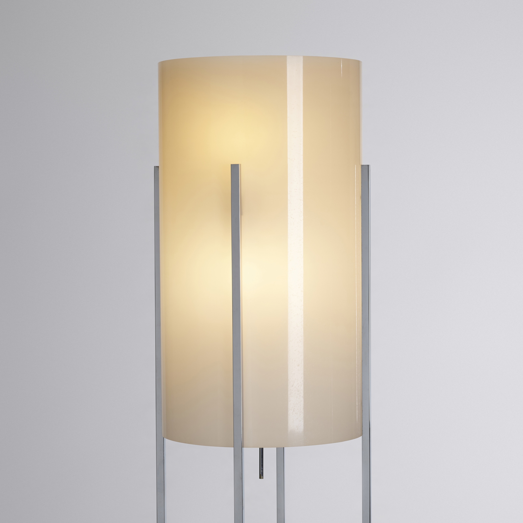 Artwork by Paul Mayén, Floor lamp, Made of brass, acrylic