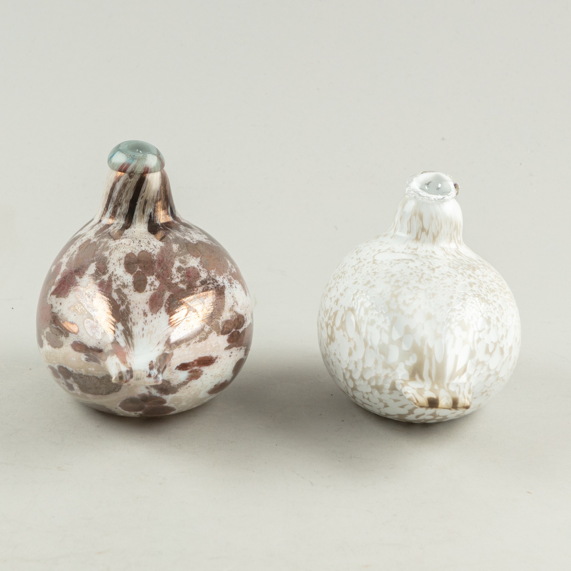 Artwork by Oiva Toikka, Glass birds, Cucunor and Riekko, Nuutajärvi, Made of polychrome glass