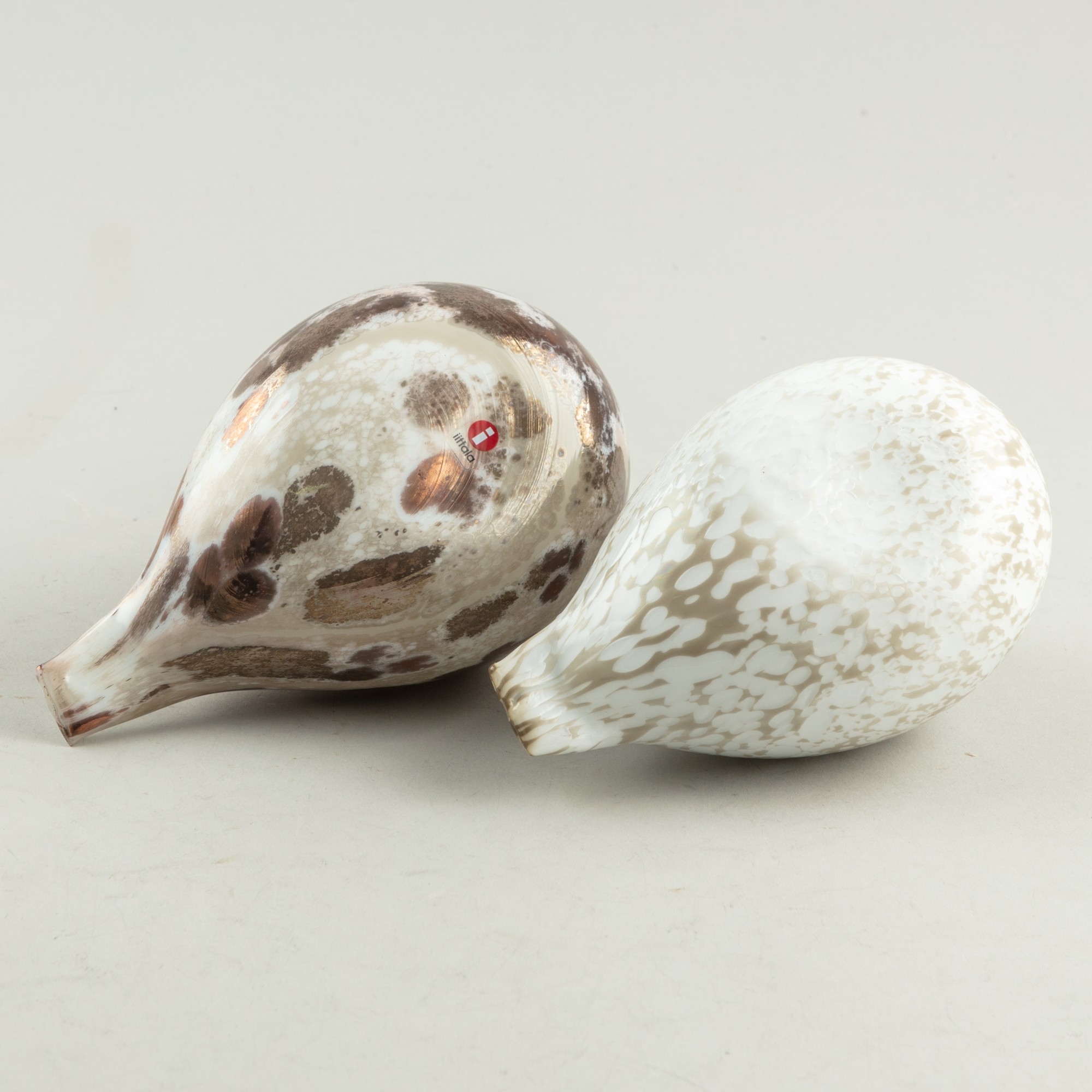 Artwork by Oiva Toikka, Glass birds, Cucunor and Riekko, Nuutajärvi, Made of polychrome glass