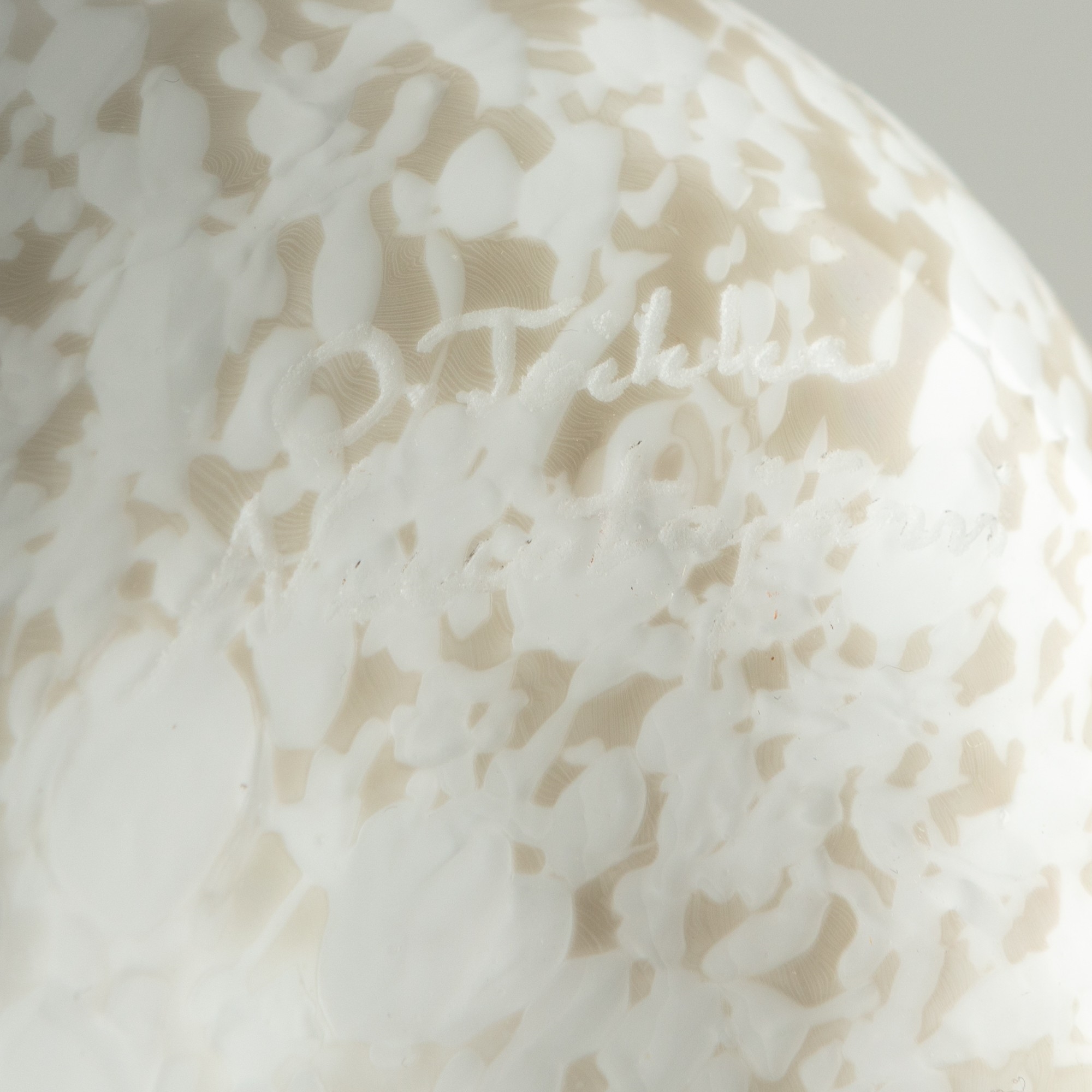 Artwork by Oiva Toikka, Glass birds, Cucunor and Riekko, Nuutajärvi, Made of polychrome glass