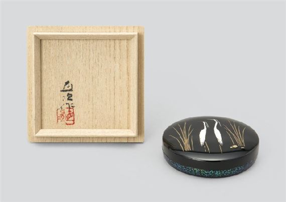 Incense container depicting waterfowl in maki-e lacquer by Naoji Terai