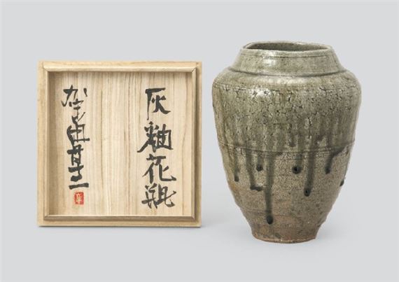 Vase in ash glaze by Kamoda Shôji